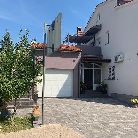 Luna Apartment Pula Luaran gambar