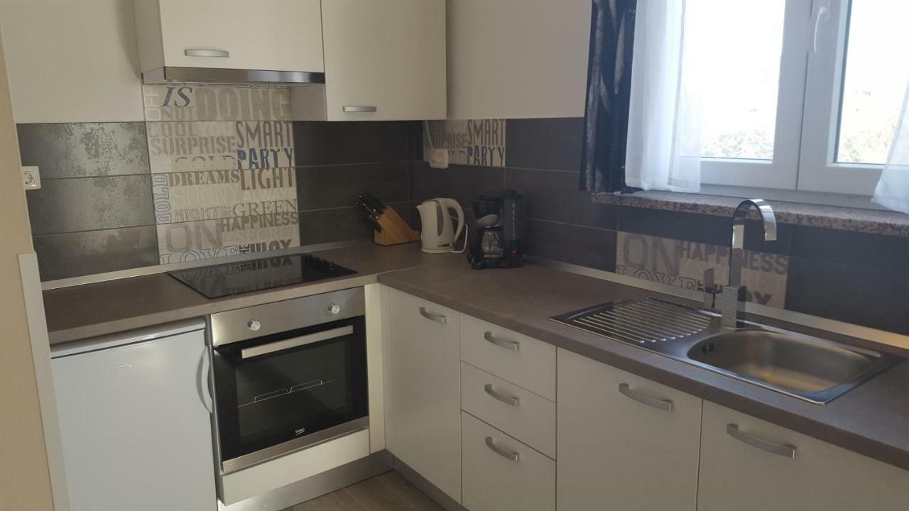 Luna Apartment Pula Luaran gambar